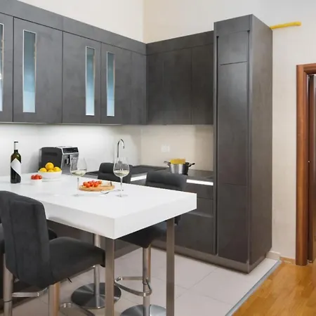 Leonardo Apartment